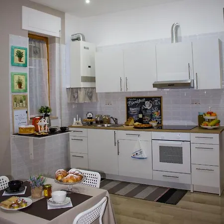 ベッド・アンド・ブレックファスト Donna Laudonia アルタムラ