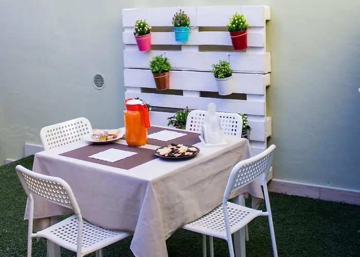 Donna Laudonia Couette-café